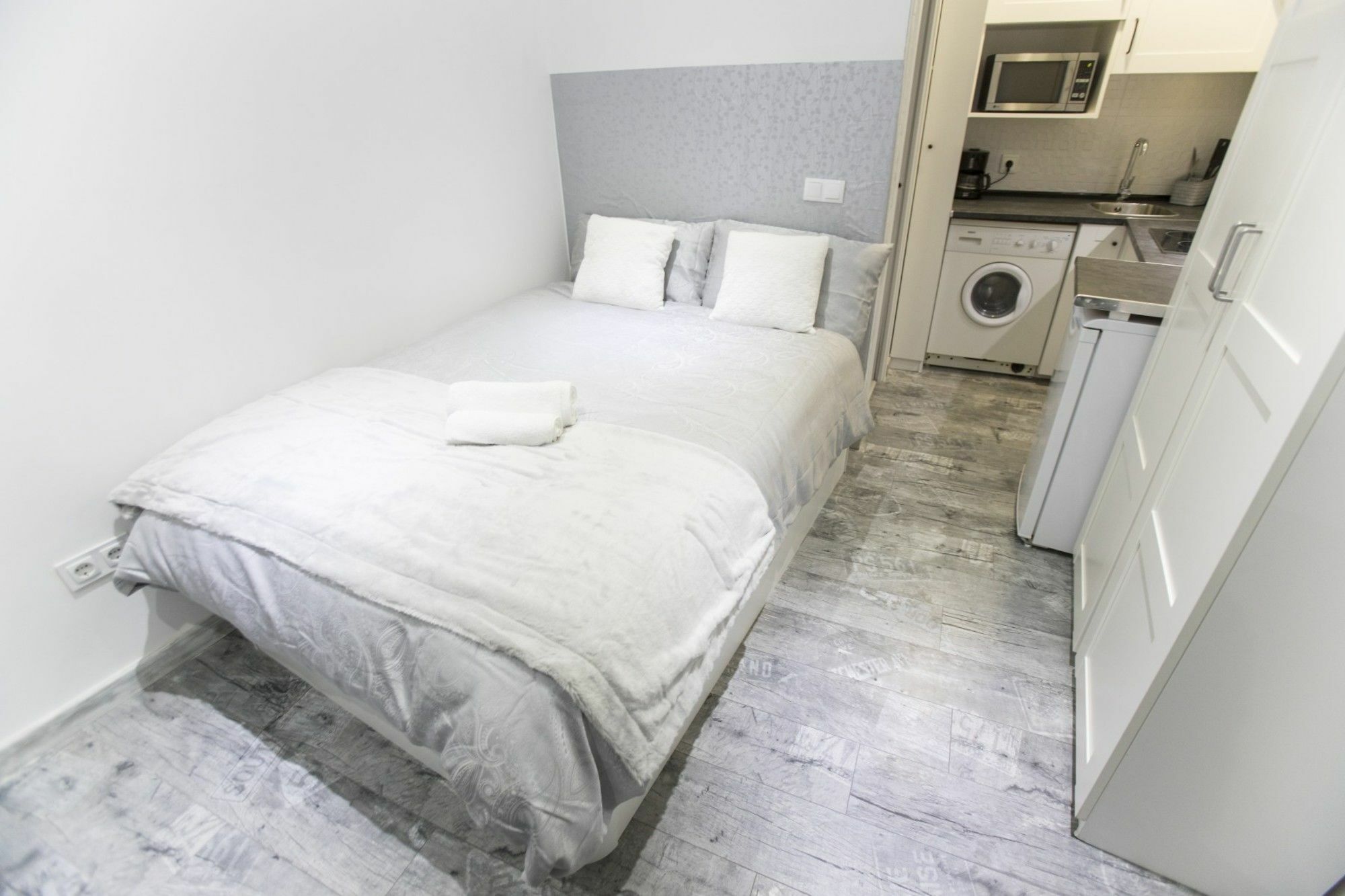 Forever Young Apartments Mediodia Μαδρίτη Εξωτερικό φωτογραφία